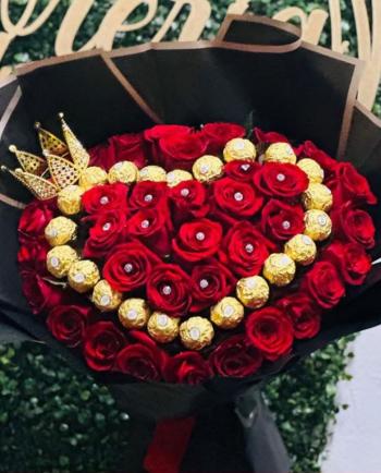 Bouquet con 40 rosas y Corazón de Chocolates